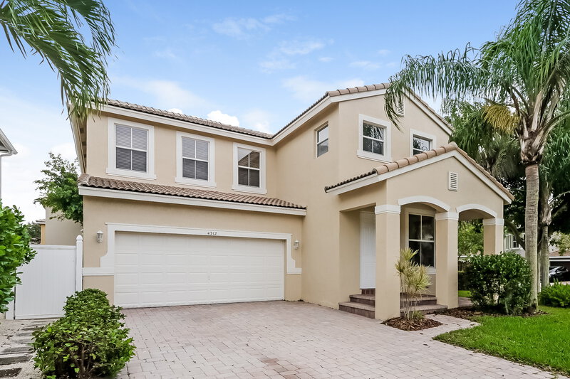 3,930/Mo, 4312 N Magnolia Cir Delray Beach, FL 33445 Front View