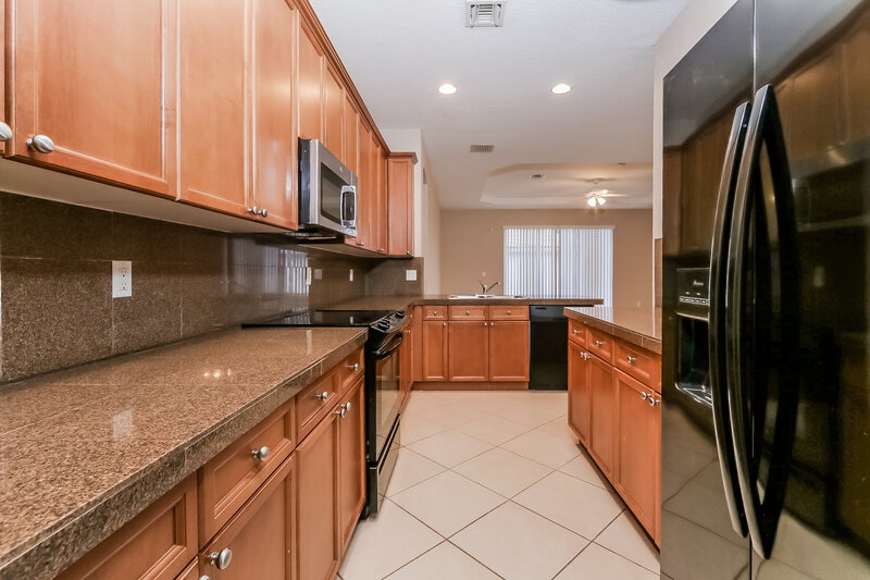3,930/Mo, 4312 N Magnolia Cir Delray Beach, FL 33445 Kitchen View