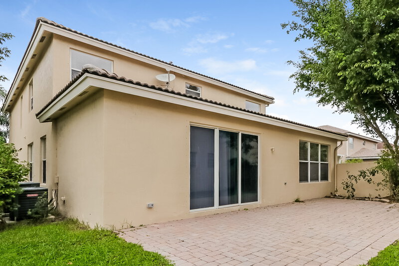 3,930/Mo, 4312 N Magnolia Cir Delray Beach, FL 33445 Rear View