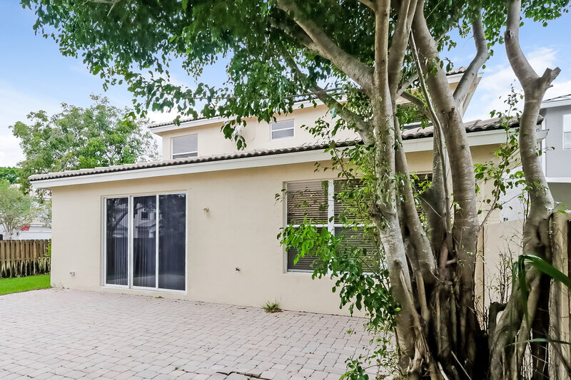 3,930/Mo, 4312 N Magnolia Cir Delray Beach, FL 33445 Rear View 2