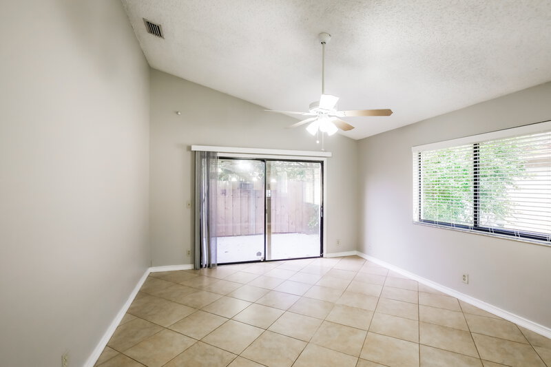 3,000/Mo, 563 NW 38th Ave Deerfield Beach, FL 33442 Living Room View 2