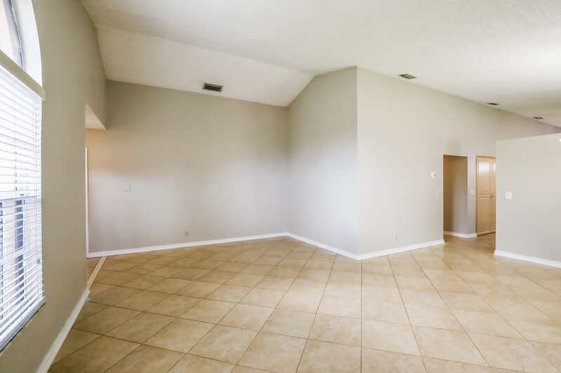 3,000/Mo, 563 NW 38th Ave Deerfield Beach, FL 33442 Living Room View 3