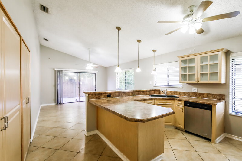3,000/Mo, 563 NW 38th Ave Deerfield Beach, FL 33442 Kitchen View
