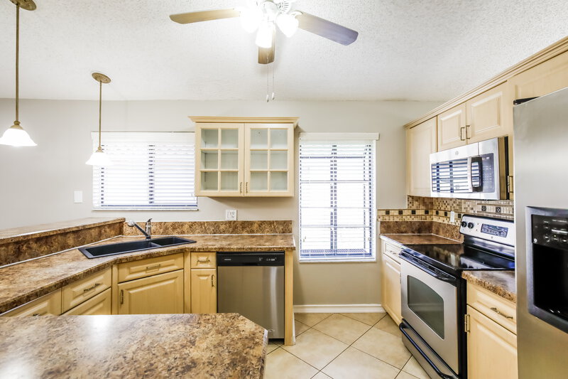 3,000/Mo, 563 NW 38th Ave Deerfield Beach, FL 33442 Kitchen View 2