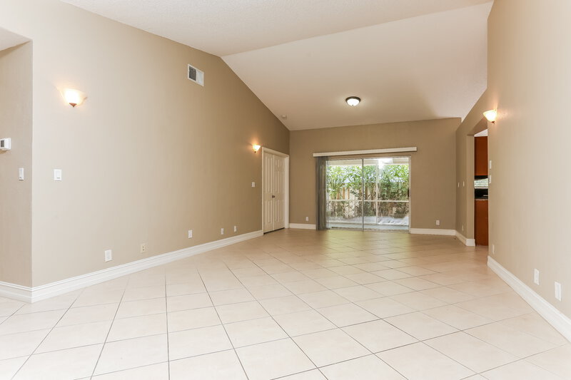 2,995/Mo, 5468 NW 45th Way Coconut Creek, FL 33073 Living Room View