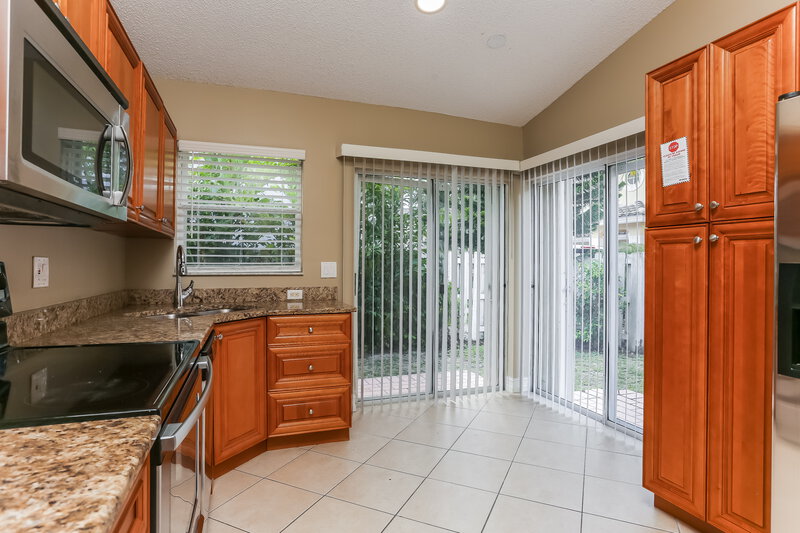 2,995/Mo, 5468 NW 45th Way Coconut Creek, FL 33073 Kitchen View