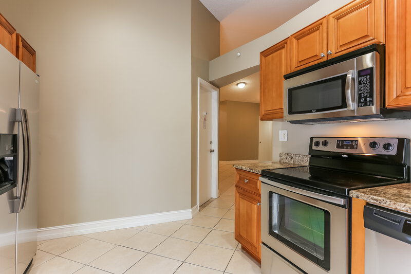 2,995/Mo, 5468 NW 45th Way Coconut Creek, FL 33073 Kitchen View 2