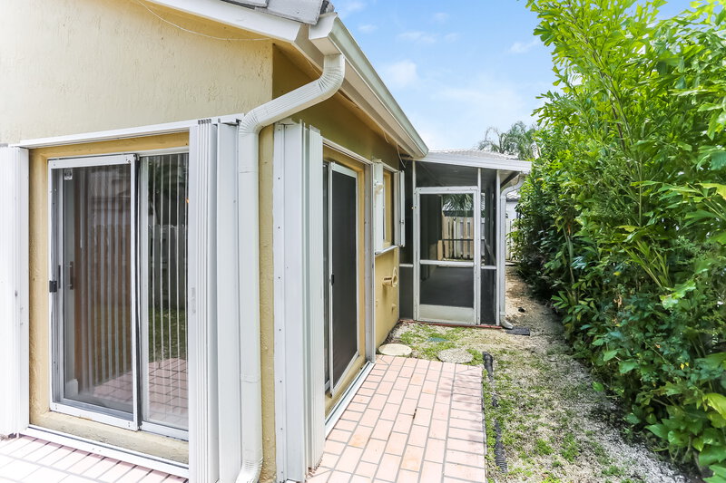 2,995/Mo, 5468 NW 45th Way Coconut Creek, FL 33073 Rear View 2