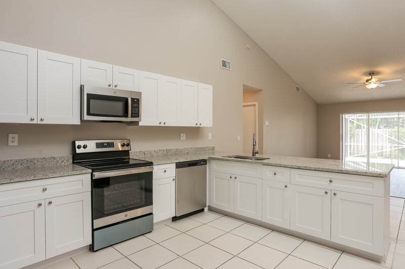5,150/Mo, 11117 Lakeaire Cir Boca Raton, FL 33498 Kitchen View 2