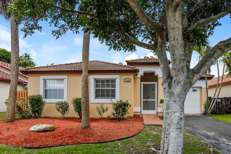 2,560/Mo, 4900 NW 56th St Coconut Creek, FL 33073 External View