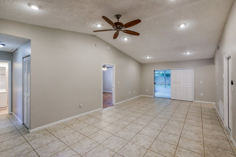 2,560/Mo, 4900 NW 56th St Coconut Creek, FL 33073 Living Room View