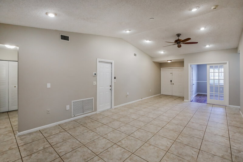 2,560/Mo, 4900 NW 56th St Coconut Creek, FL 33073 Living Room View 3