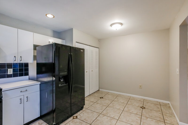 2,560/Mo, 4900 NW 56th St Coconut Creek, FL 33073 Kitchen View 2