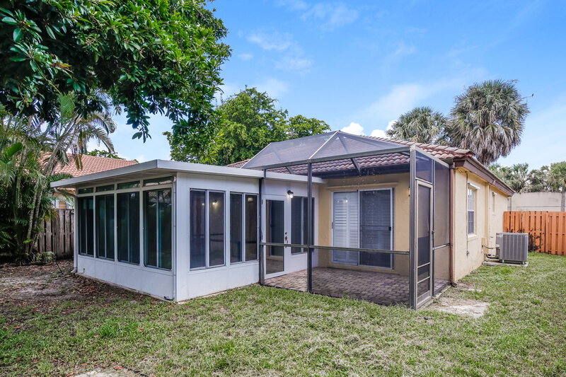 2,560/Mo, 4900 NW 56th St Coconut Creek, FL 33073 Rear View