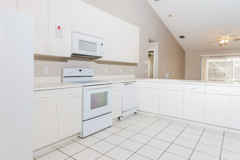3,030/Mo, 7329 Heathley Dr Lake Worth, FL 33467 Kitchen View
