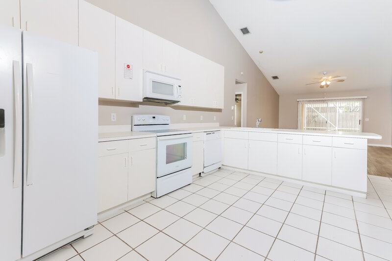 3,030/Mo, 7329 Heathley Dr Lake Worth, FL 33467 Kitchen View 2