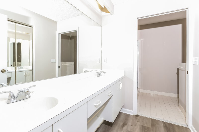 3,030/Mo, 7329 Heathley Dr Lake Worth, FL 33467 Main Bathroom View