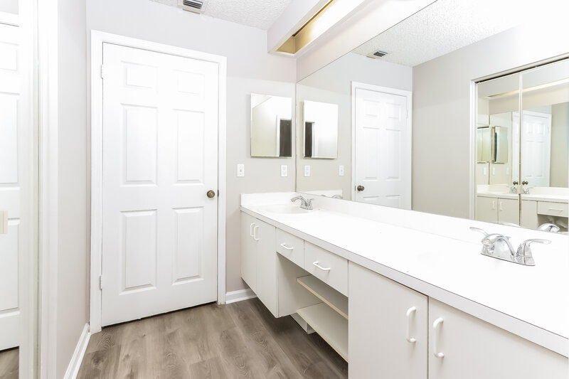 3,030/Mo, 7329 Heathley Dr Lake Worth, FL 33467 Main Bathroom View 2