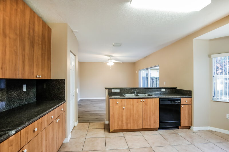 3,215/Mo, 21056 SW 89th Pl Cutler Bay, FL 33189 Kitchen View