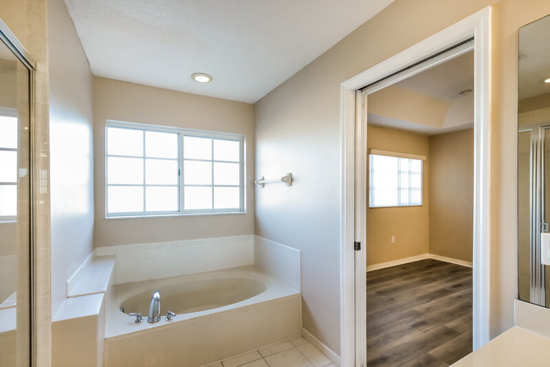 3,215/Mo, 21056 SW 89th Pl Cutler Bay, FL 33189 Main Bathroom View 2