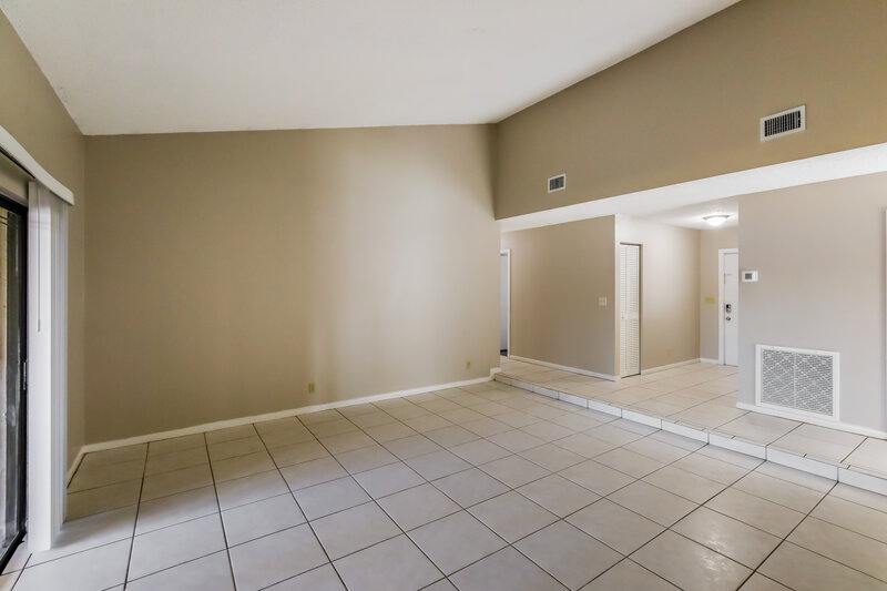 3,155/Mo, 10849 NW 23rd Ct Sunrise, FL 33322 Living Room View 4
