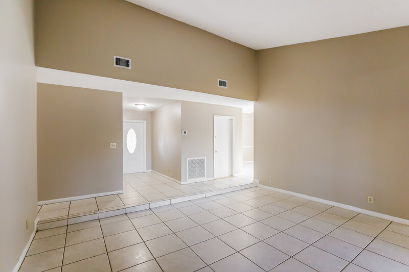 3,155/Mo, 10849 NW 23rd Ct Sunrise, FL 33322 Living Room View 5