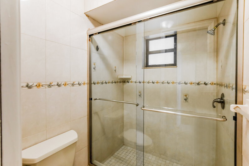 3,155/Mo, 10849 NW 23rd Ct Sunrise, FL 33322 Main Bathroom View