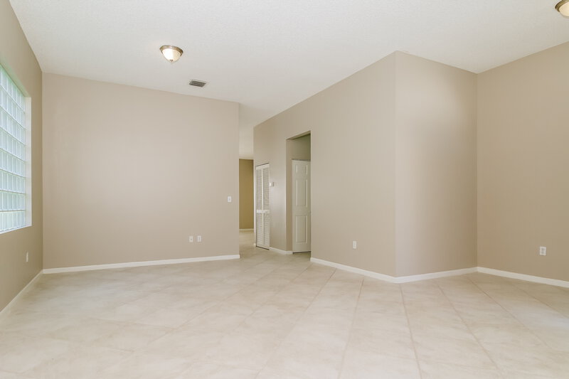 3,250/Mo, 7540 Ridgefield Ln Lake Worth, FL 33467 Living Room View 2