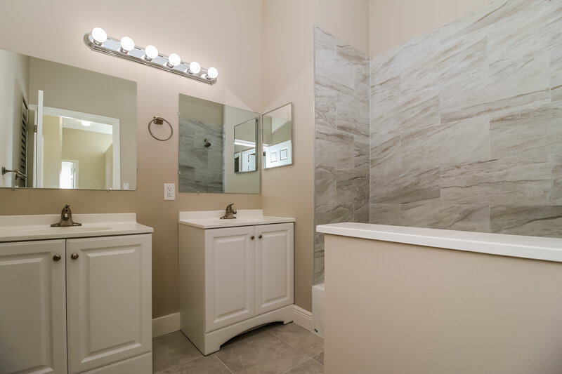 3,250/Mo, 7540 Ridgefield Ln Lake Worth, FL 33467 Bathroom View
