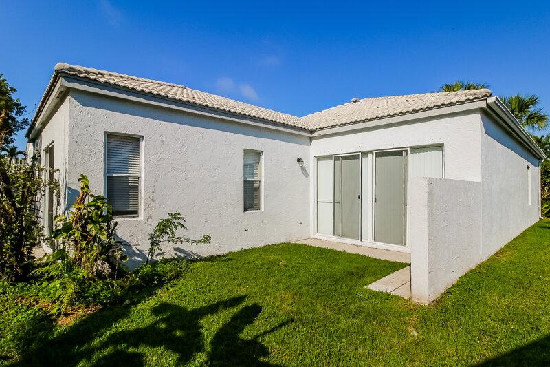 3,250/Mo, 7540 Ridgefield Ln Lake Worth, FL 33467 Rear View