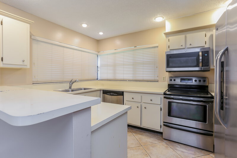 3,335/Mo, 4428 NW 113th Ter Coral Springs, FL 33065 Kitchen View