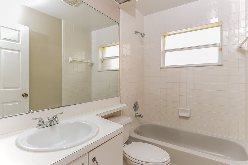 2,865/Mo, 11289 Coral Reef Dr Boca Raton, FL 33498 Bathroom View