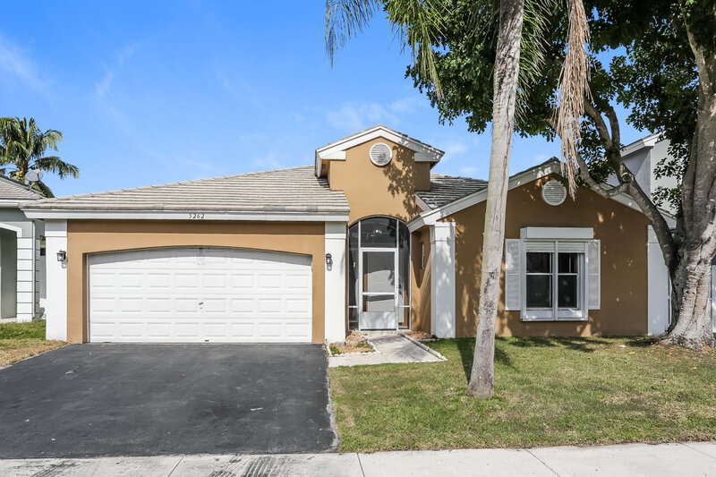 3,700/Mo, 5262 NW 55th Ter Coconut Creek, FL 33073 External View