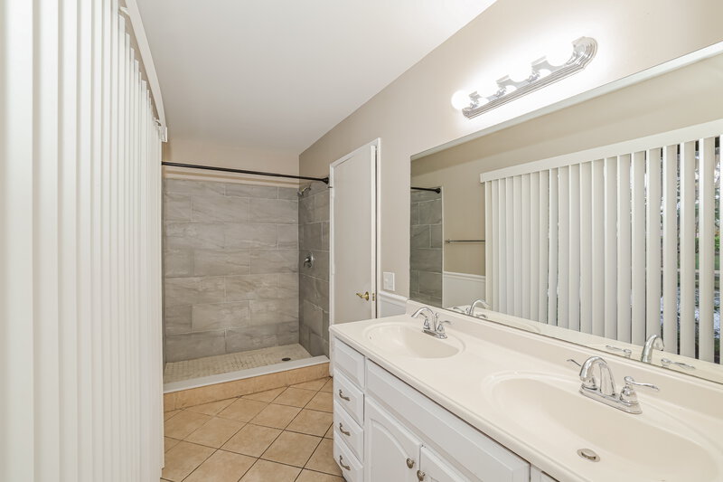 3,640/Mo, 11849 Woodtones Ln Boca Raton, FL 33428 Main Bathroom View