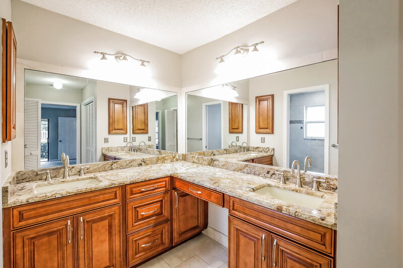 3,150/Mo, 518 Azure Ave Wellington, FL 33414 Main Bathroom View