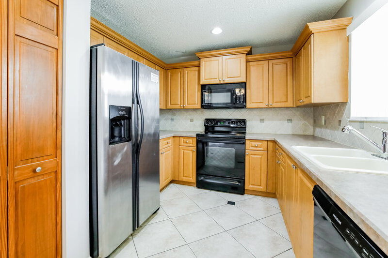 2,975/Mo, 5488 NW 45th Way Coconut Creek, FL 33073 Kitchen View