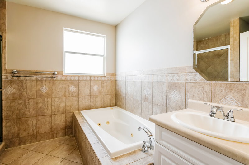 2,975/Mo, 5488 NW 45th Way Coconut Creek, FL 33073 Main Bathroom View