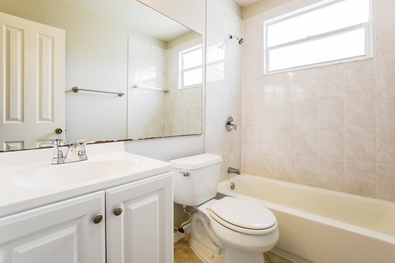 2,975/Mo, 5488 NW 45th Way Coconut Creek, FL 33073 Bathroom View
