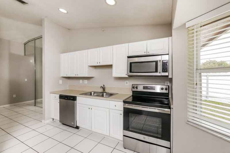 3,325/Mo, 14730 SW 176th St Miami, FL 33187 Kitchen View 2