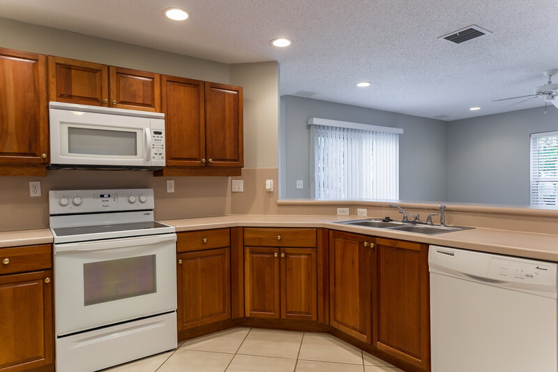 3,500/Mo, 5219 NW 117th Ave Coral Springs, FL 33076 Kitchen View