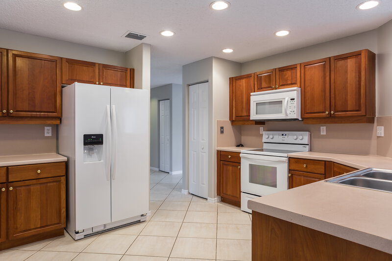 3,500/Mo, 5219 NW 117th Ave Coral Springs, FL 33076 Kitchen View 2