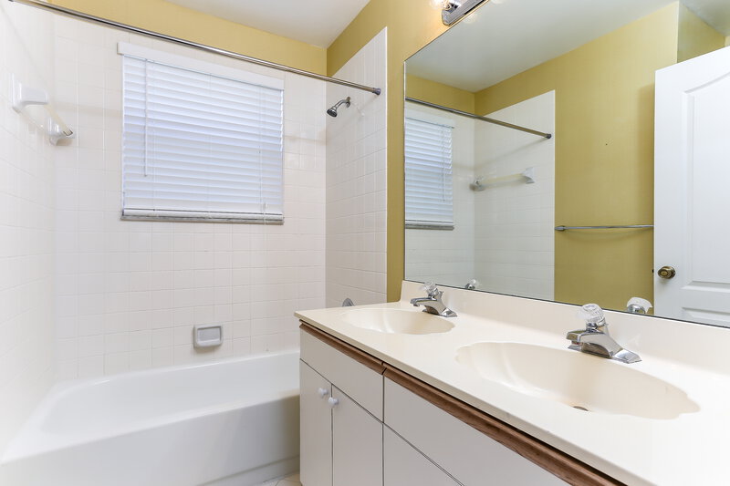 3,430/Mo, 6135 NW 77th Pl Parkland, FL 33067 Bathroom View
