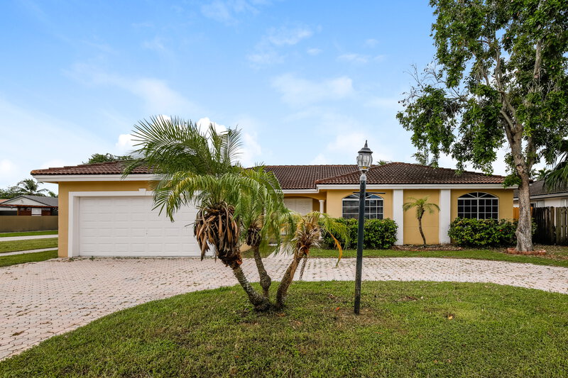 3,070/Mo, 15206 SW 170th Ter Miami, FL 33187 External View