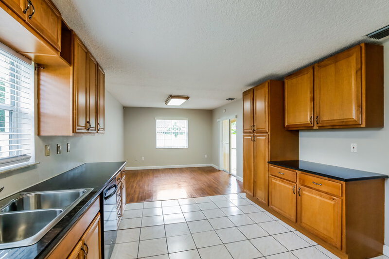 3,070/Mo, 15206 SW 170th Ter Miami, FL 33187 Kitchen View
