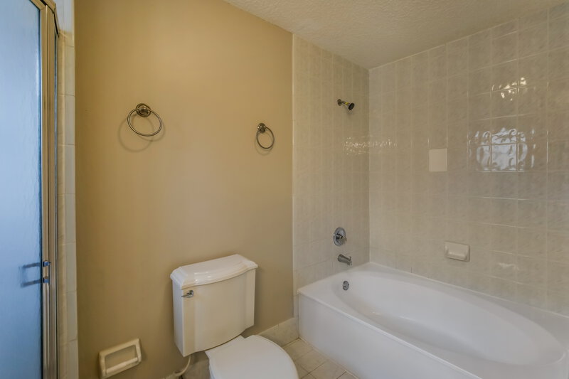 3,070/Mo, 15206 SW 170th Ter Miami, FL 33187 Main Bathroom View 2