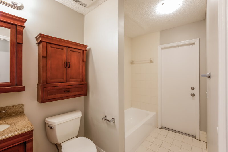 3,070/Mo, 15206 SW 170th Ter Miami, FL 33187 Bathroom View