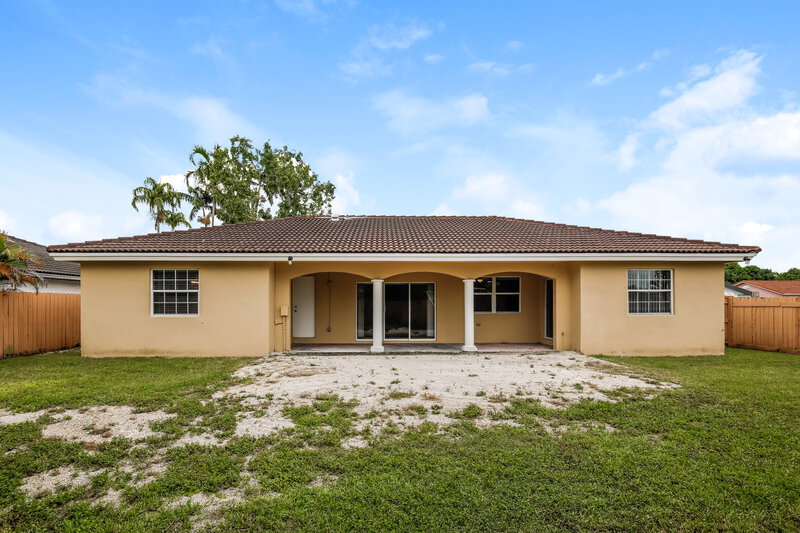 3,070/Mo, 15206 SW 170th Ter Miami, FL 33187 Rear View