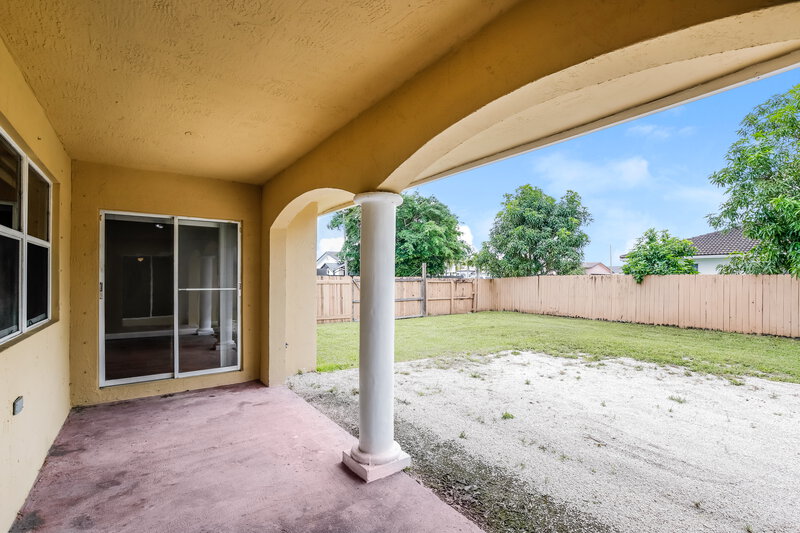 3,070/Mo, 15206 SW 170th Ter Miami, FL 33187 Backyard View