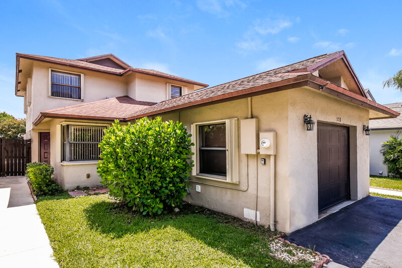 3,565/Mo, 578 Lakeside Cir Sunrise, FL 33326 Front View