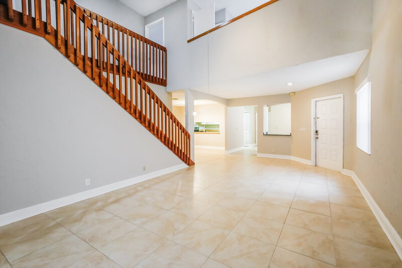 3,950/Mo, 578 Lakeside Cir Sunrise, FL 33326 Living Room View